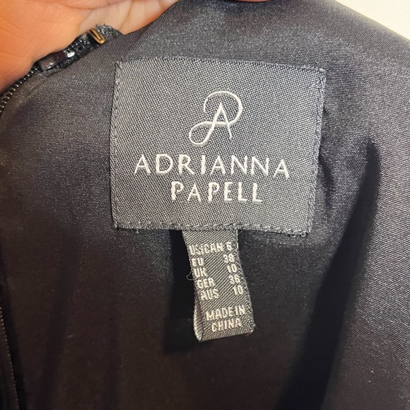 ADRIANNA PAPELL Black Solid Scalloped Trim Cap Sleeve V Neck Sheath Dress Sz 6 - Picture 4 of 6